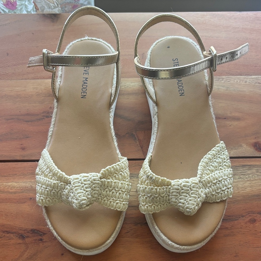Steve Madden Tan Sandals with Woven Bow